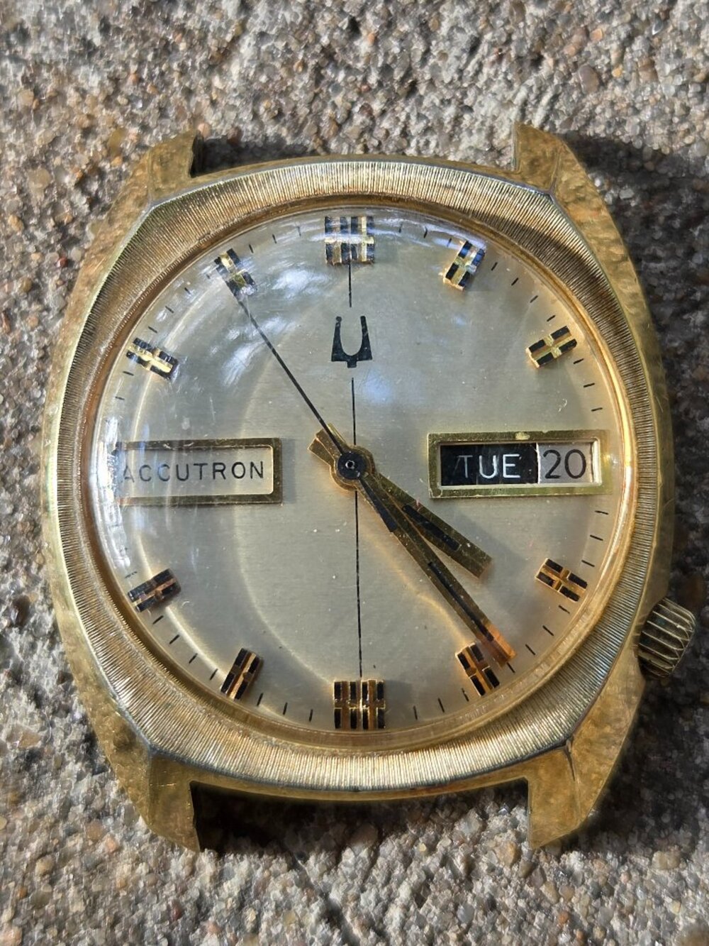Vintage 33mm 1976 Bulova Accutron Day & Date Tuning Fork Wristwatch Gold Tone